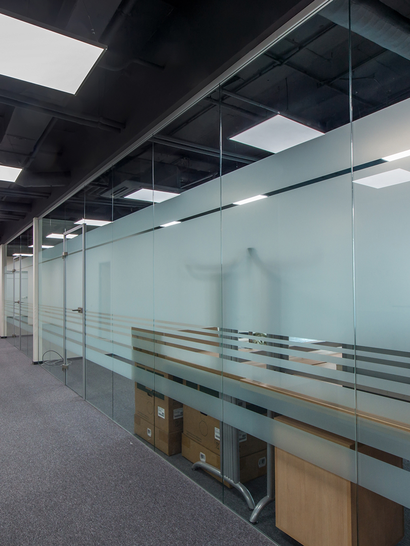 How to transform your workplace with glass partition walls